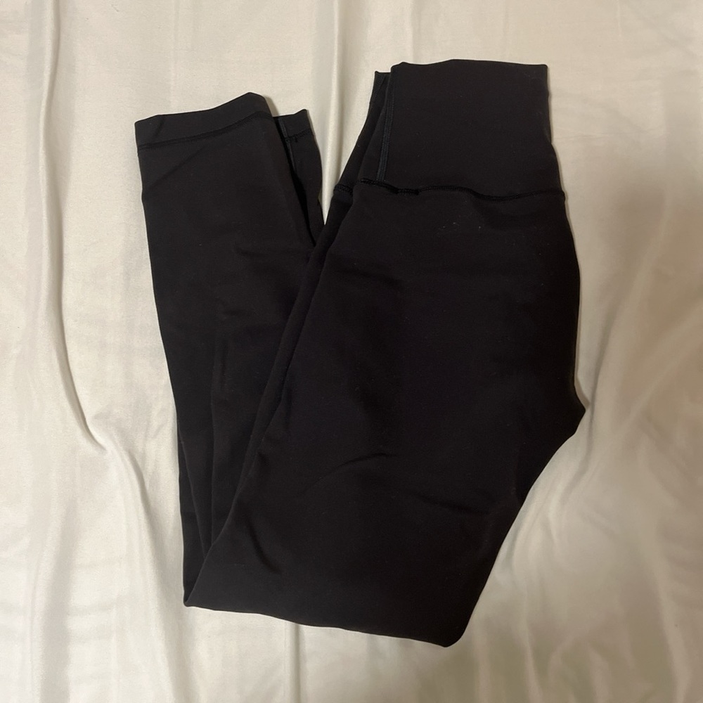 Lululemon black wunder trains 23 inch